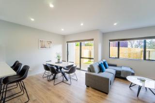 Modern Sunnyhills Town House - 3