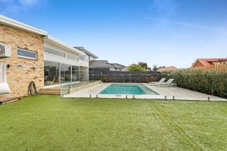 The Family Beachside Escape by Ready Set Stay - HOUSE & GUEST HOUSE - Rosebud - 1