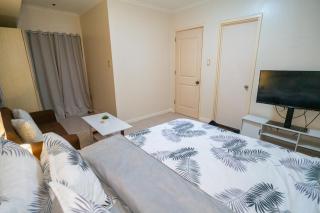 A2J Luxury 2BR BGC Suite Near SM Aura, Market2x - Manila - 5
