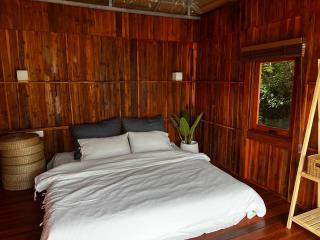 m&r house - - 9