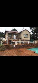 3 Bedroom Manor Gardens House - 2