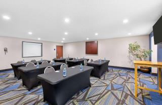 Microtel Inn & Suites Columbus North - Columbus - 2
