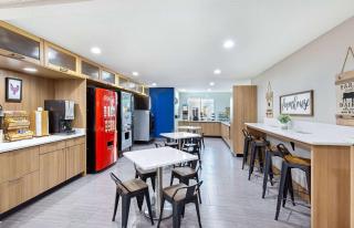 Microtel Inn & Suites Columbus North - Columbus - 4