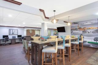 Wingate by Wyndham Charleston Coliseum - Charleston - 9