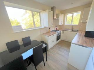 2-bed Flat - Wallington - 6min walk to station - Carshalton - 0