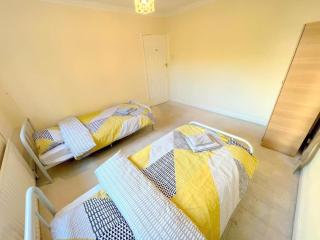 2-bed Flat - Wallington - 6min walk to station - 8