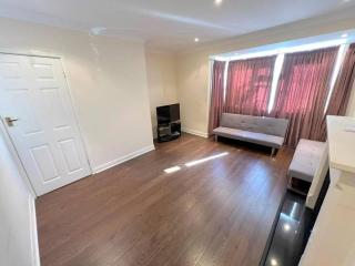 2-bed Flat - Wallington - 6min walk to station - Carshalton - 6