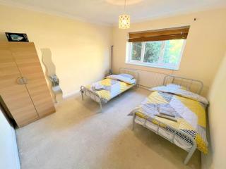 2-bed Flat - Wallington - 6min walk to station - Carshalton - 2
