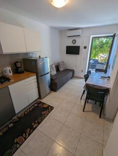 ground floor apartment 50m from beach - 1