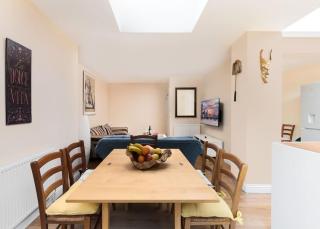 Lovely 3 bedroom apartment with garden + parking - London - 9