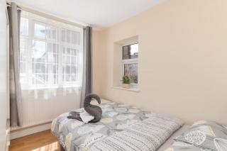 Lovely 3 bedroom apartment with garden + parking - London - 8
