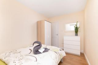 Lovely 3 bedroom apartment with garden + parking - London - 1