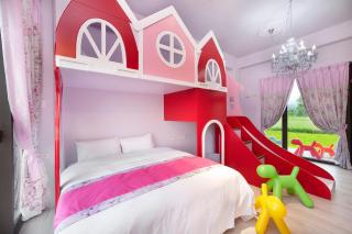 Pink Castle House - 6