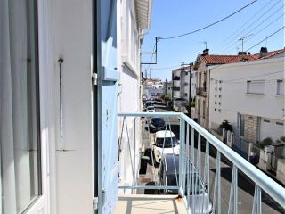 Appartement lumineux pour famille à Royan, quartier calme près du marché, balcon et parking gratuit - FR-1-738-26 - Royan - 8