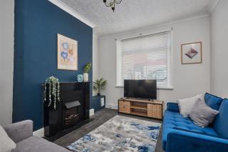 Stylish Comfortable Home With Parking - Redcar - 0