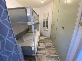 Studio Cabine Mezzanine Rénové pour 4 Pers. avec Terrasse et Parking Privé - Animaux Admis - FR-1-326-553 - Le Castellas - 2