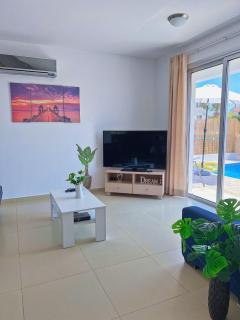 3 Bedroom Coral Bay Beach Seaview Villa II Private Pool - Coral Bay - 3