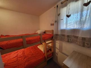Appartement cosy 4/5 pers, pistes Montgenèvre, balcon sud, parking, services en option - FR-1-266-70 - 4