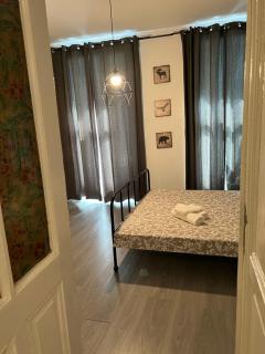 Old Town Impressionist Apartment - 2