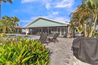 Awesome Location with Dock, Pool, Bicycles & Kayaks - Cape Coral - 7