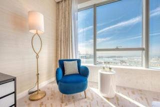 The Best Infinity Pool ,Resort Style Amenities, Sea Views and a Glimpse of Ain Dubai - Dubai - 5