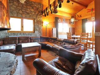 Chalet Savoyard pour 18 pers, proche pistes et commerces, cheminée, balcon, navette gratuite - FR-1-398-582 - 8