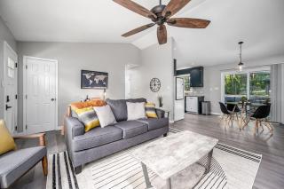 Cozy on Ger-Maine St 1 Mile From Downtown Apex - Apex - 0