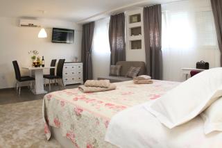 Studio Apartments Mirakul - Split - 0