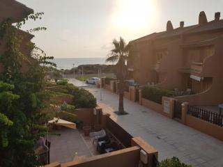 Chalet adosado en la playa de El Perellonet con piscina, pista tenis - 3