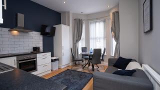 2 BDR & 1 BDR apartments at QUEENS UNI by Belfast City Breaks - Belfast - 6