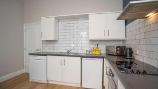 2 BDR & 1 BDR apartments at QUEENS UNI by Belfast City Breaks - Belfast - 1