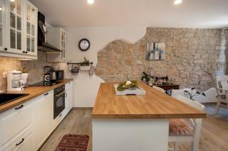 Central Square apartment in Old town Rovinj- free parking near - Rovinj - 4