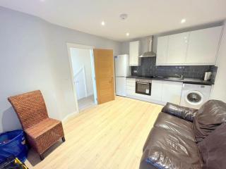 Modern 2-bedroom flat in South London - Sutton - 3