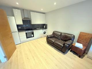 Modern 2-bedroom flat in South London - Sutton - 2