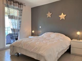 Charmant T2 climatisé avec grande terrasse, piscine et parking privatif, proche plage et commerces. - FR-1-251-441 - Le Lavandou - 1