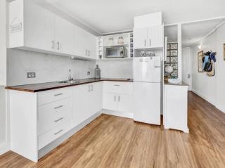 Beachfront Studio - Gold Coast - 3