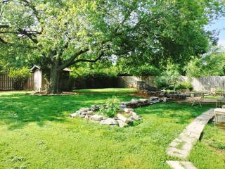 Golden Sunflower's Apt E - Lawton - 1