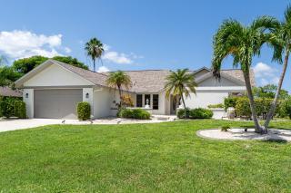 Beautiful Private Pool Home In-between Fort Myers Beach and Sanibel Island home - 6