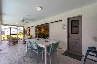 Beautiful Private Pool Home In-between Fort Myers Beach and Sanibel Island home - 3