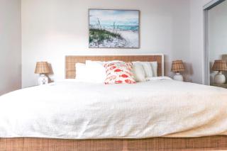 Cozy 2BR Oasis Unit w King Bed & EV Friendly - Steps Away to the Beach - Newport Beach - 3