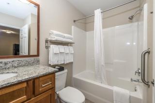 Candlewood Suites Burlington by IHG - 8