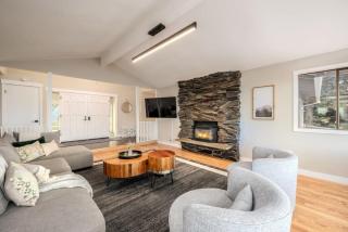Oceanfront Family Retreat - Oak Harbor - 2