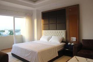 Ocean Breeze Sea View Apartments - Negombo - 3