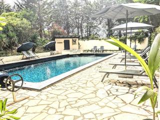 Gite à la ferme avec cheminée, billard, Baby-foot, boulodrome, aire de jeux, piscine chauffée - 0