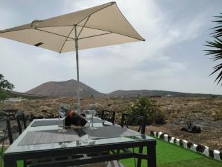 LANZAROTE Casa Volcánica-Anclada sobre la lava del volcán - Montaña Blanca - 3