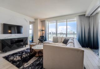 Beachfront-Spacious W Residence - 4