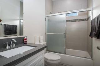 Comfy 4BR home near Korea Town - 1