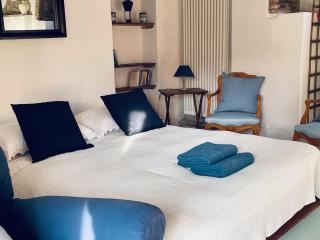 Romantic Tuscan Barn with Pool Views Private Terrace Sleeps 2 to 6, Lamole Greve in Chianti - Greve in Chianti - 5