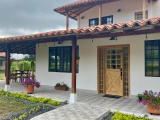 Beautiful Private Villa, Views in Every Direction - Bolívar - 4