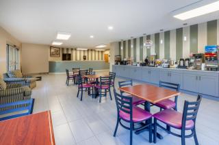 Super 8 by Wyndham La Grange KY - La Grange - 6